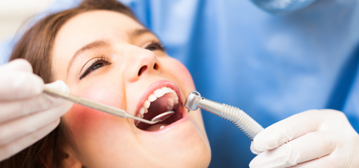 Лечение кариеса в стоматологической клинике Dental Tech